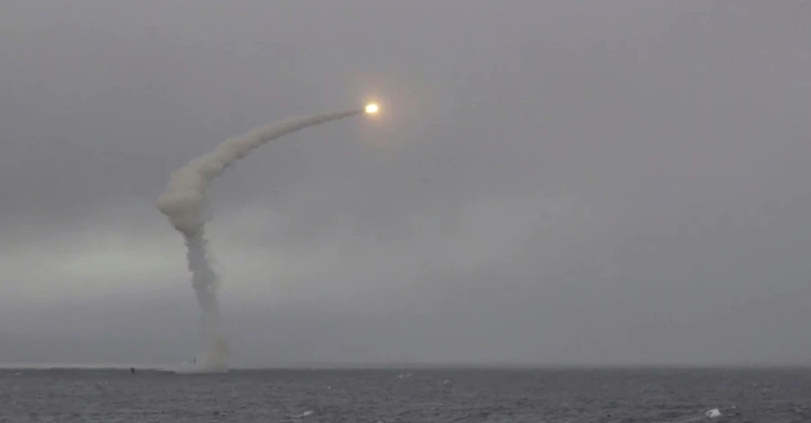 ОК «Південь»: РФ тримає напоготові корабль-ракетоносій, незважаючи на шторм 