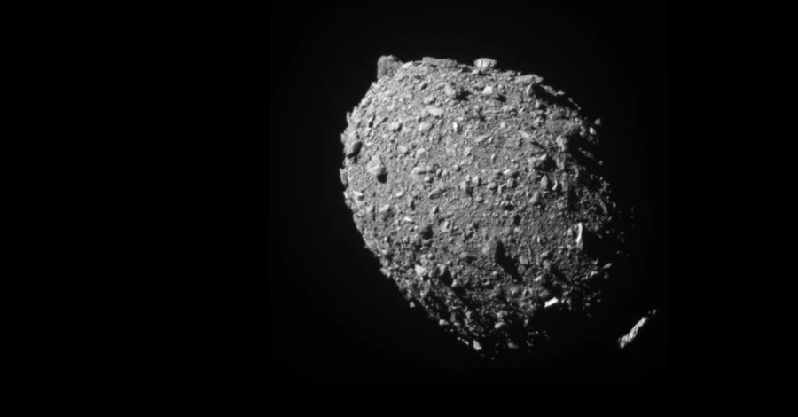 Впервые в истории зонд столкнулся с астероидом, попытавшись сбить его с орбиты