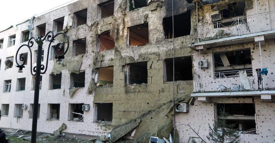Россияне уничтожили больницу в Купянске: погиб врач, ранена медсестра