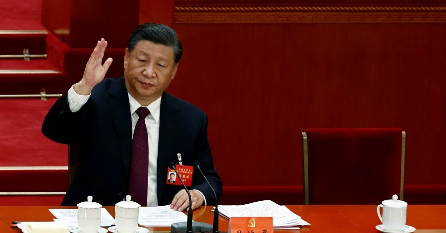 Компартія Китаю підтримала Сі Цзіньпіна, а його попередника - вивели з трибуни
