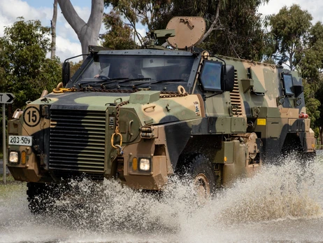 Австралія направить Україні ще 30 бронемашин Bushmaster та інструкторів для навчання