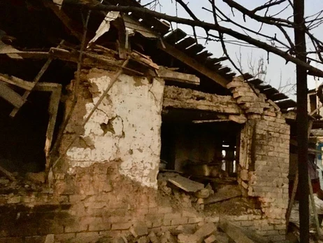 Росіяни вдарили по житловому будинку в Нікополі, є загиблий