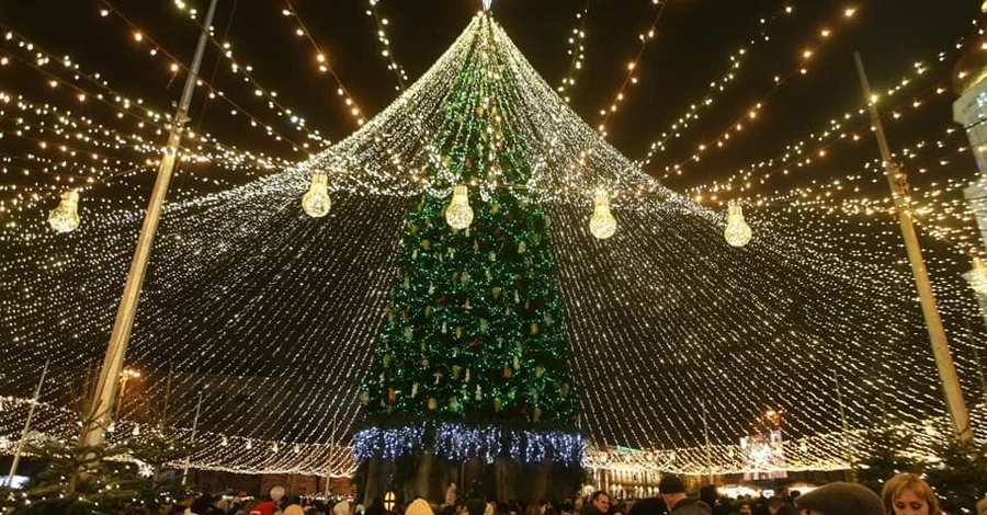 Киевсовет отклонил петицию против новогодней елки – ее установят за счет меценатов