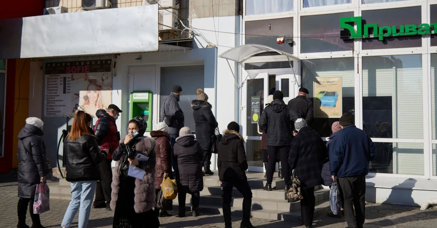 ПриватБанк увеличил лимит на снятие наличных до 20 тысяч гривен