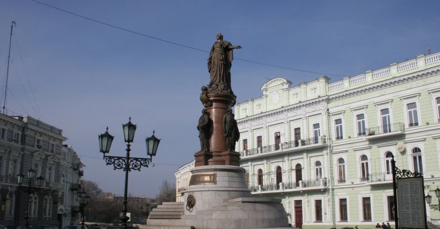 Одеська міська рада проголосувала за демонтаж пам’ятників Катерині II та Суворову
