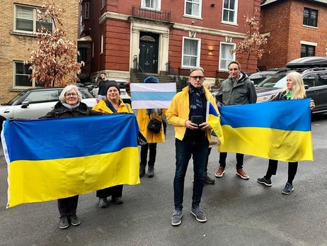 Канадець влаштовує під консульством РФ щоденні протести проти війни в Україні