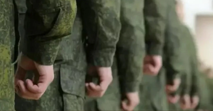 На Луганщині загарбники готуються примусово мобілізувати всіх без винятку чоловіків