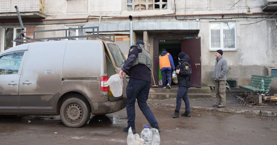 Россияне обстреляли авто спасателей, которые доставляли гумпомощь в Бахмут