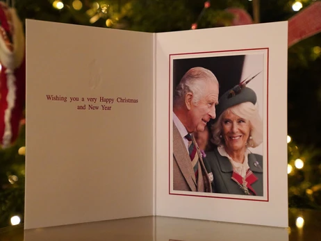Король Чарльз III та королева-консорт Камілла показали свою першу різдвяну листівку