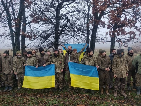 Украина вернула из российского плена защитников Бахмута и гражданина США