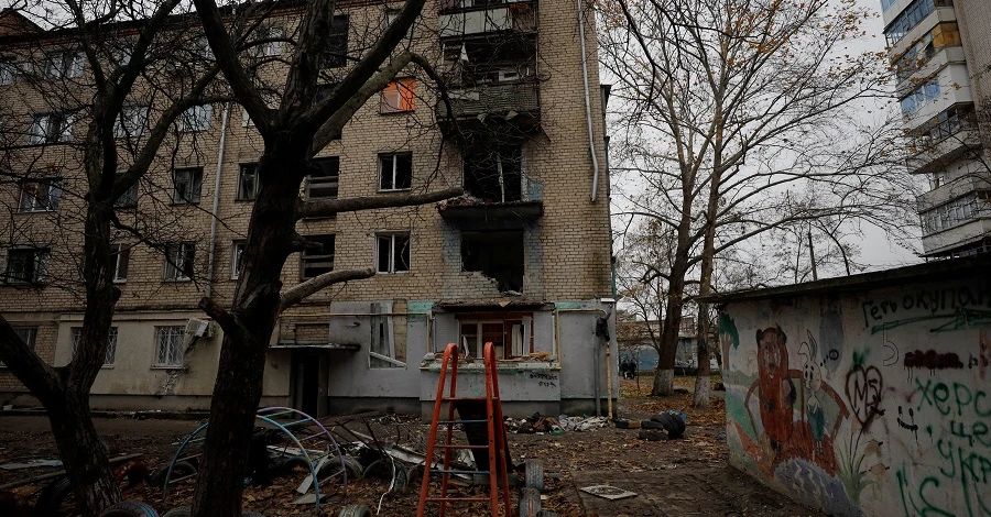 Росіяни обстріляли житлові квартали Херсона – 3 загиблих, 6 поранених