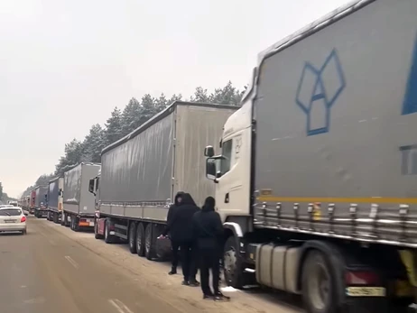 Мэр Львова: Очереди грузовиков на границе растянулись на 30 км