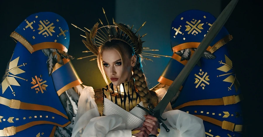 «Мисс Украина Вселенная» показала национальный костюм 