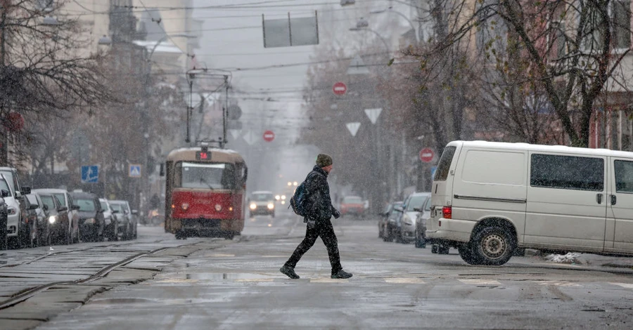 Из-за дефицита электроэнергии в Киеве остановили трамваи и троллейбусы