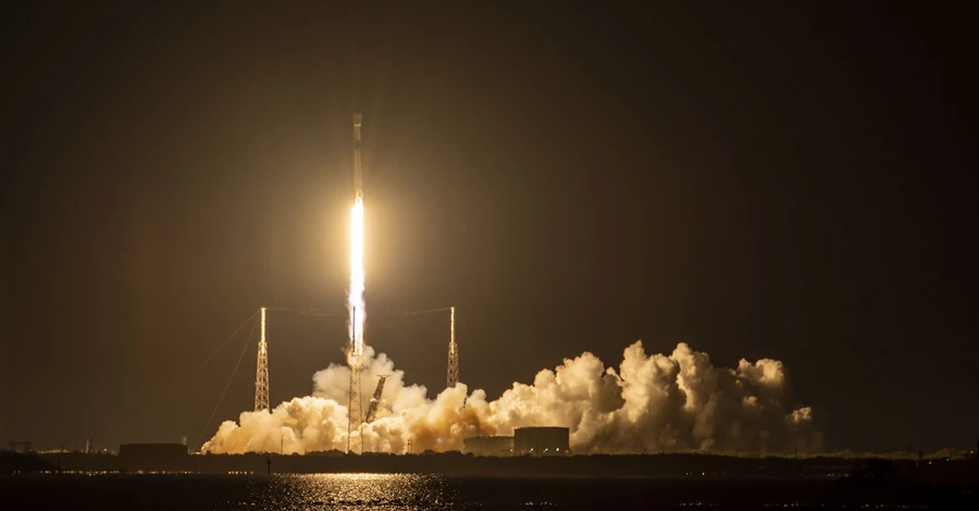 SpaceX вывела на орбиту первую партию спутников Starlink нового поколения 