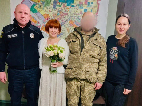 На Киевщине пара поженилась в полицейском участке из-за отсутствия света в ЗАГСе