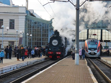 Во Львове на зимние праздники будет курсировать сказочный ретро-поезд