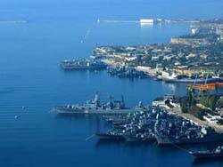 Флагман Черноморского флота прибыл в Сухуми 