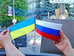 Треть украинцев и россиян считают взаимные отношения прохладными 