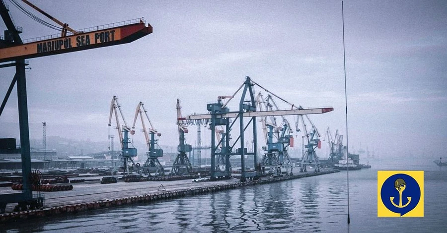 Андрющенко: Мариупольский морской порт превращают в военную базу