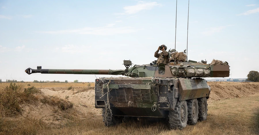 Світ ділиться з Україною танками. Легкі вже відправляють, про важкі поки що думають
