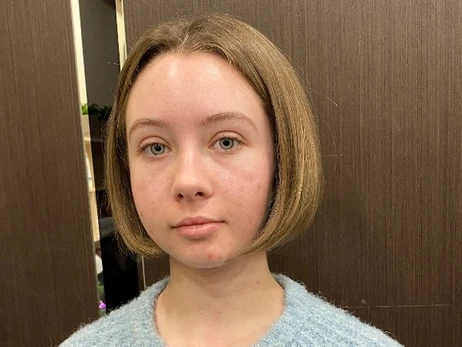 Школьница из Кропивницкого обрезала волосы, которые отращивала с рождения, для помощи ВСУ