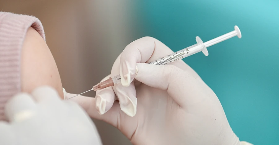 В Днепре шестимесячный мальчик умер через несколько часов после прививки «АКДС»