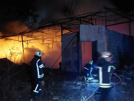 Нічні обстріли: масштабна пожежа в Харкові та пошкоджена електромережа у Марганці