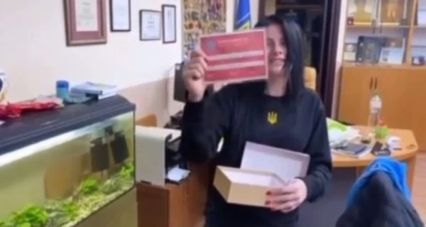 Головний патрульний Львівщини подарував своїй дівчині недіючу перепустку на площу Ринок