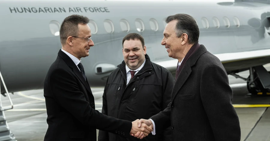 Глава МЗС Угорщини приїхав до Мінська за “миром”: Багато хто нападатиме на мене…