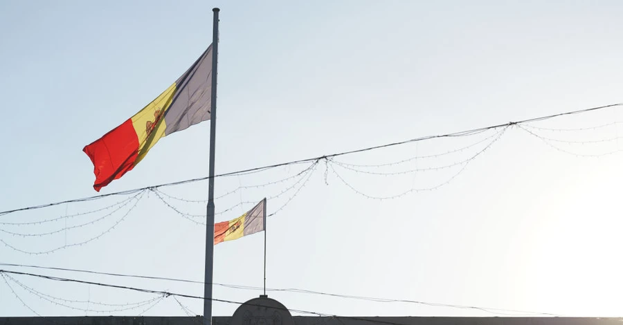 Отставка Кабмина и угроза госпереворота: что сейчас происходит в Молдове