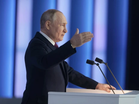 Путін заявив, що Росія призупиняє участь у договорі про ядерну зброю із США