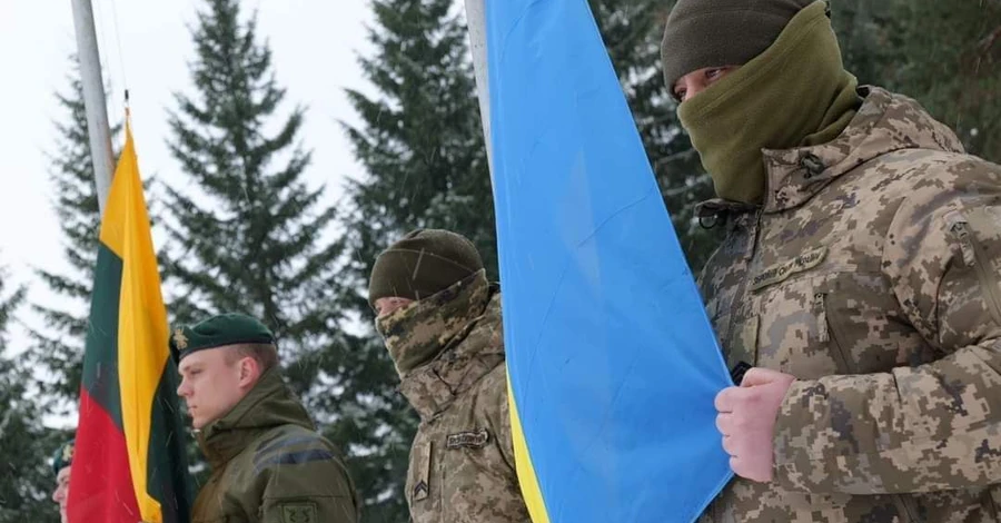 У Литві відбувся випуск українських інструкторів з вогневої підготовки - вперше в історії ЗСУ