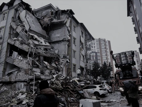 Ситуація у Маріуполі: росіяни руйнують цілі квартали, всі квартири розграбовані