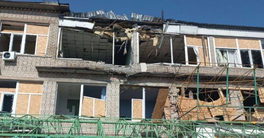 Російські війська атакували Нікополь та район: дві жертви, пошкоджено будівлі