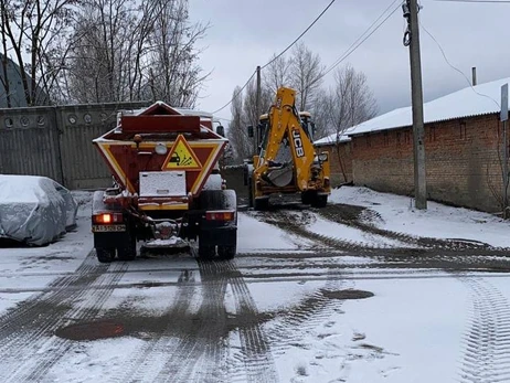 У Києві та області випав сніг, його прибирають понад 3,5 тисячі комунальників