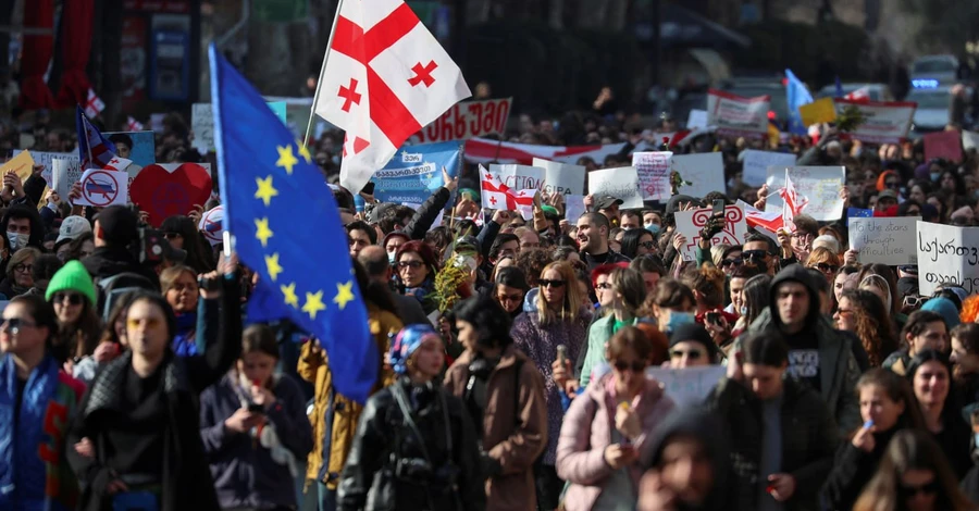 Експерти про події у Грузії: Ми йдемо до Європи з антиєвропейськими законами?