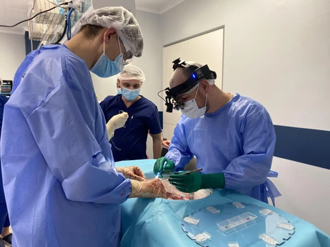 Львівські трансплантологи пересадили печінку, задіявши унікальний апарат