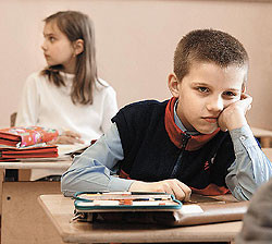 Яценюк напомнил детям, что пора в школу 
