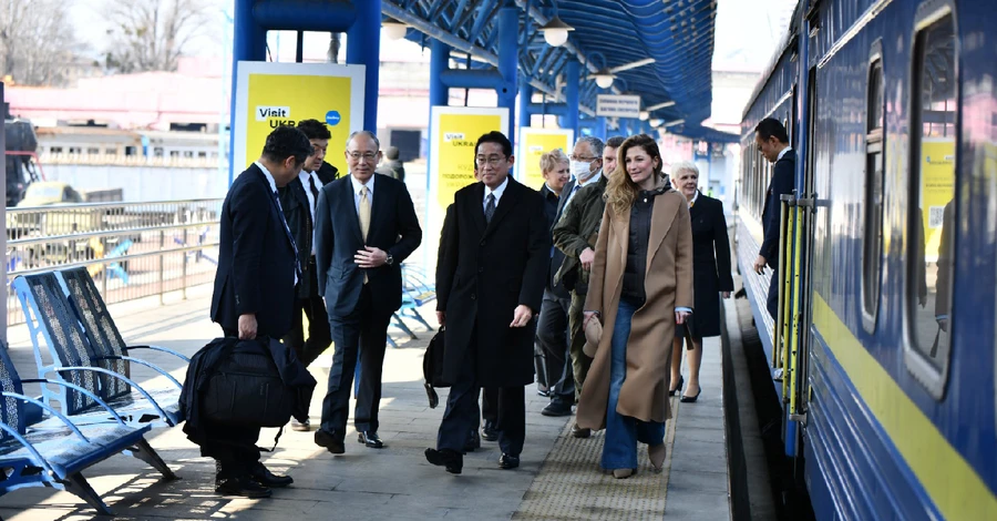 До Києва вперше прибув прем'єр-міністр Японії Фуміо Кісіда (оновлено)