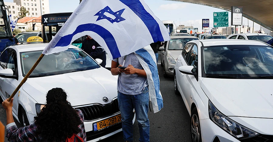 Закрываются аэропорты и посольства: Израиль взбунтовался против судебной реформы