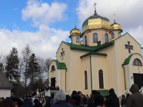 У храмі Івано-Франківська побилися віруючі ПЦУ та Московського патріархату