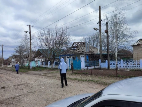 Россияне обстреляли Берислав из авиации: есть раненый, разрушены дома 