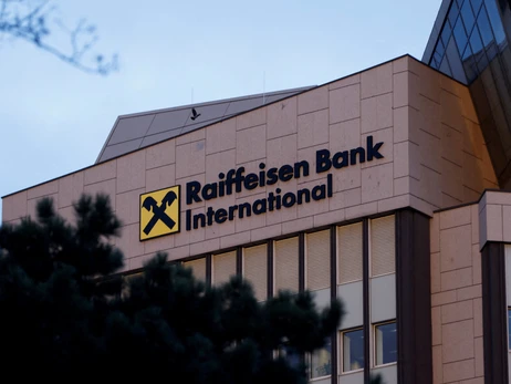 Австрійський Raiffeisen Bank «продовжить розглядати» можливість виходу з Росії