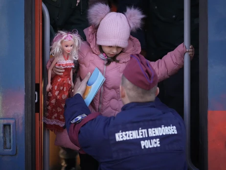 Чому в Європі українців позбавляють дітей та як їх можна повернути