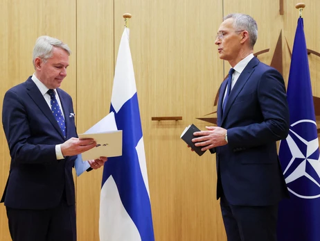 Глава МЗС Фінляндії підписав історичний документ про вступ до НАТО, попереду - церемонія