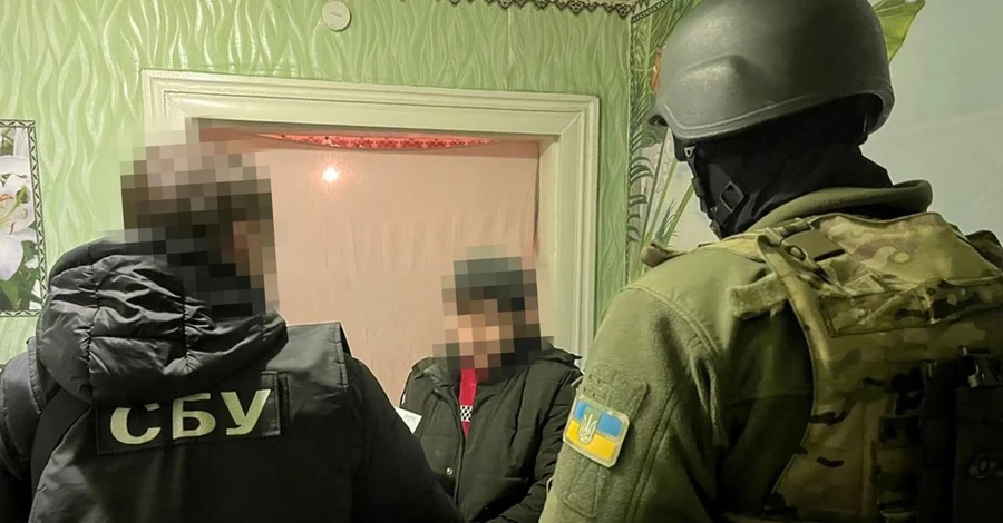СБУ затримала жінку, яка коригувала ракетний удар по школі на Донеччині