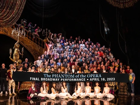 На Бродвее в последний раз сыграли мюзикл «Призрак оперы», который шел с 1988 года