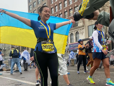 Марічка Падалко пробігла 42-кілометровий марафон у Бостоні, щоб допомогти Україні