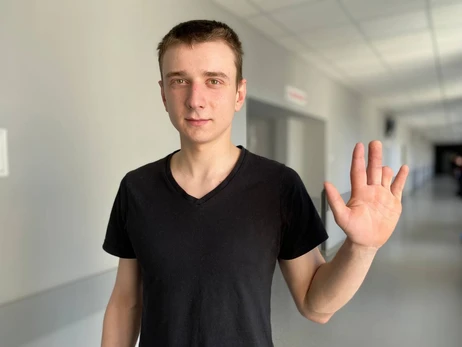 Львівські медики “пришили” пальці руки хлопцеві, які він втратив після нещасного випадку на роботі
